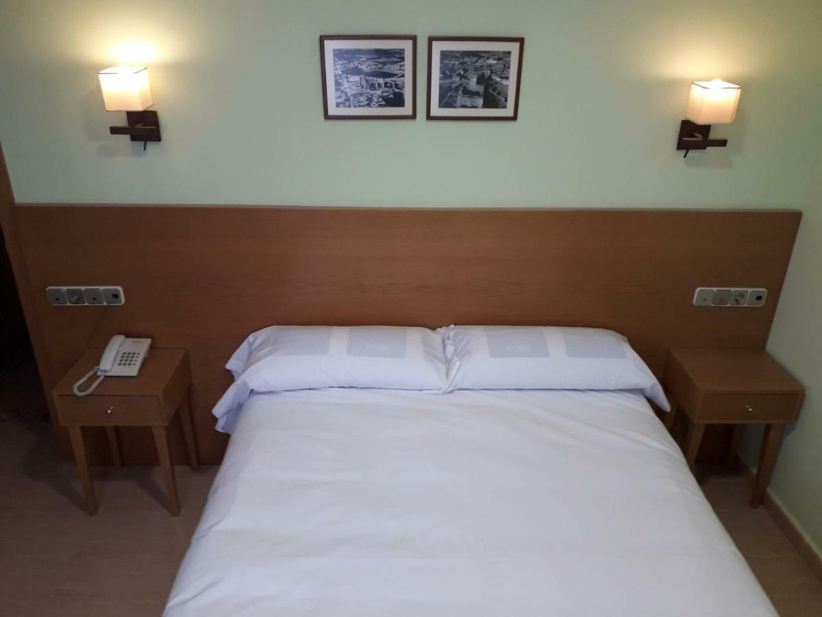 Hostal Los Batallones Torrejon de Velasco Extérieur photo